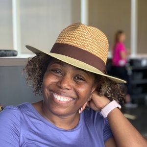 Meet your Posher, Dara